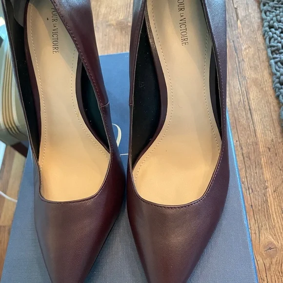 Pour La Victoire never worn size 9 burgundy heels - Picture 5 of 6